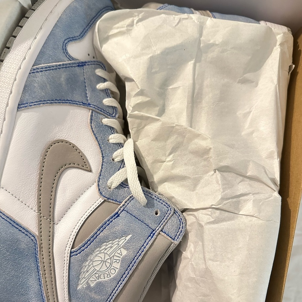 Authentic Air Jordan 1 Retro High OG GS - Picture 10 of 16